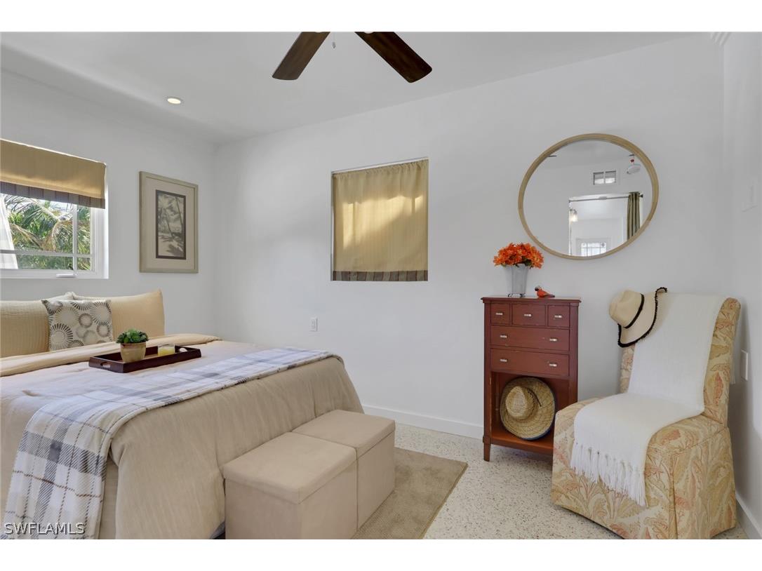 1290 Venetian Way Naples FL 34110 226010892 image19
