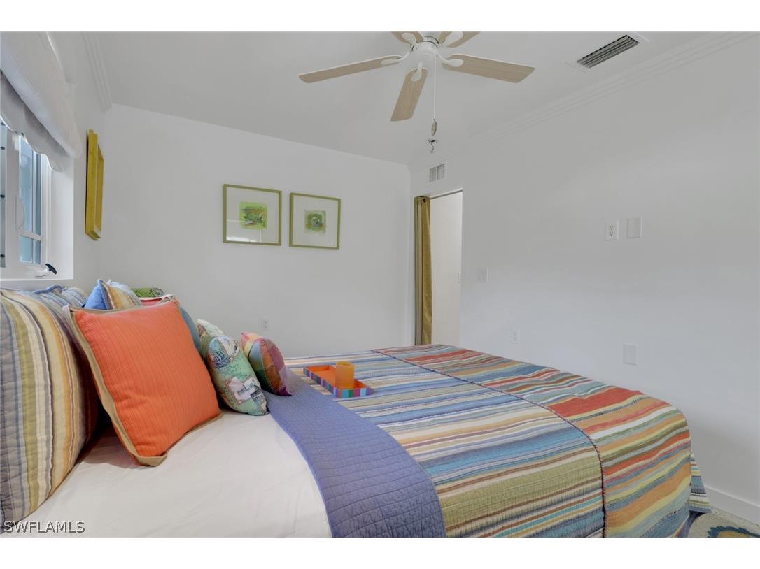1290 Venetian Way Naples FL 34110 226010892 image25
