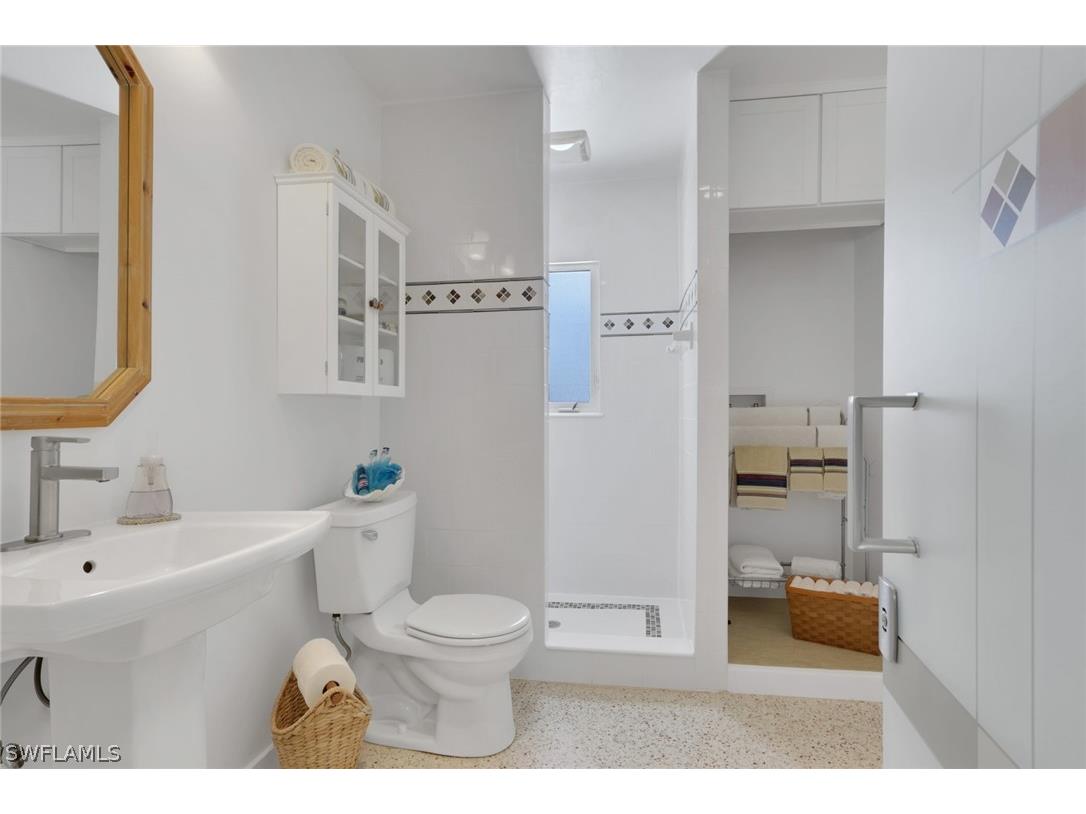 1290 Venetian Way Naples FL 34110 226010892 image27