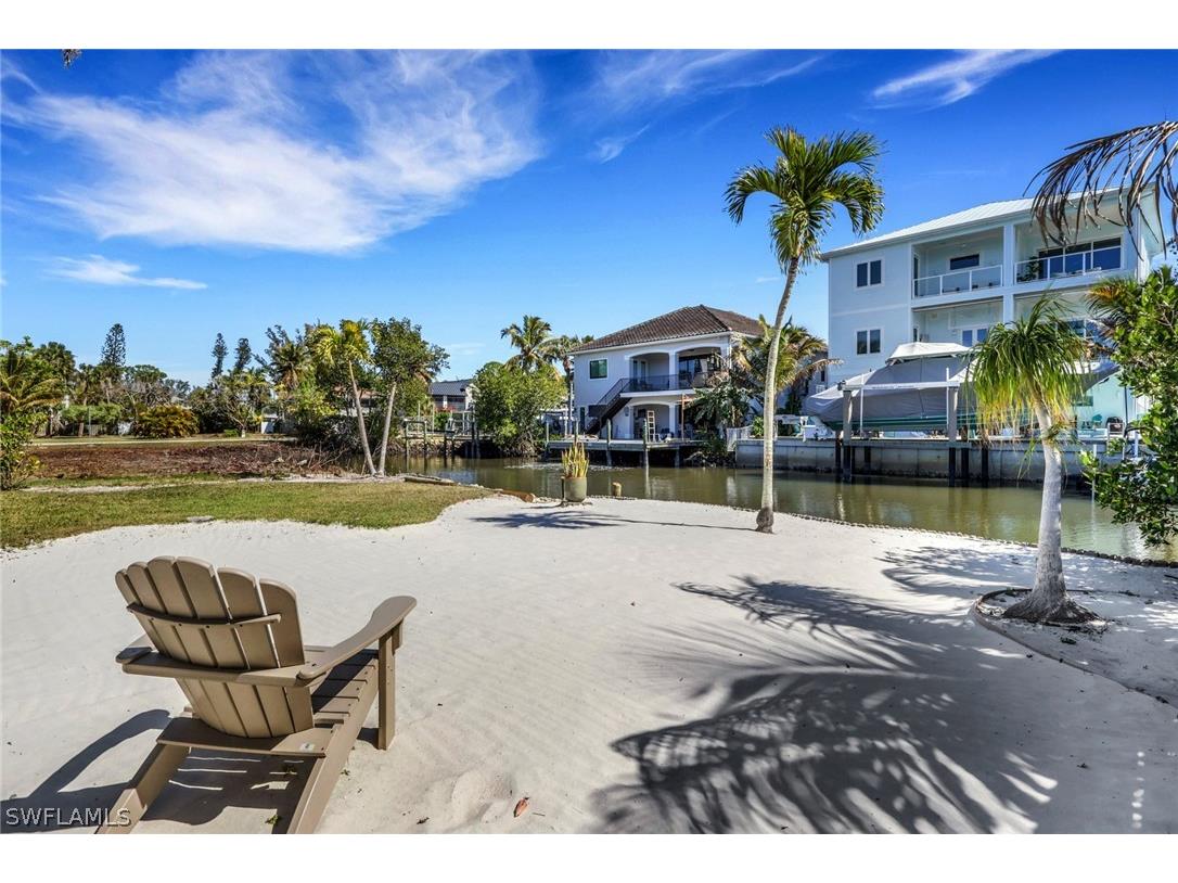 1290 Venetian Way Naples FL 34110 226010892 image35