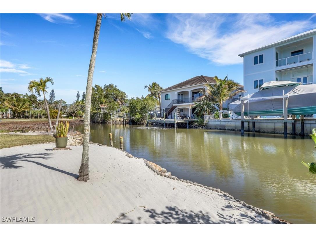 1290 Venetian Way Naples FL 34110 226010892 image36