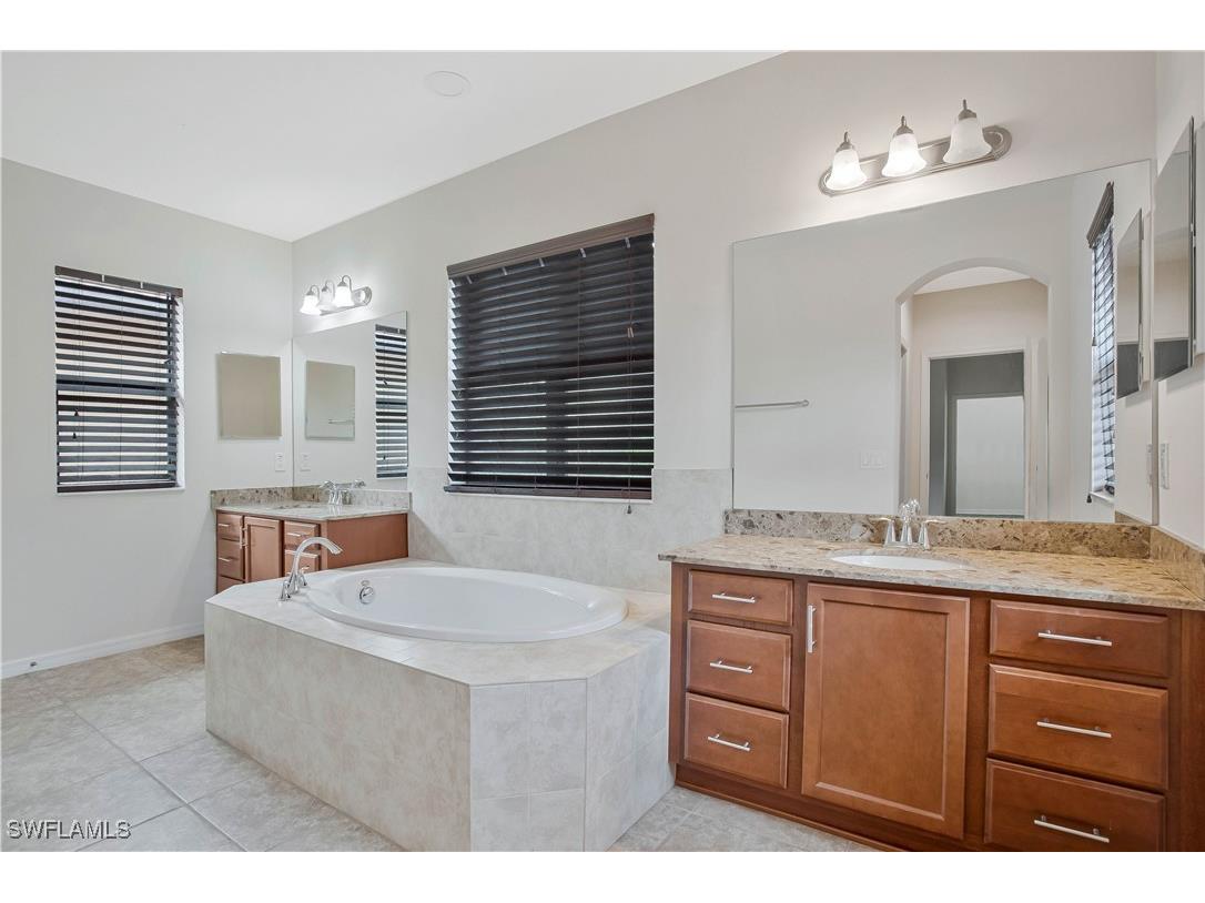 1292 Kendari Terrace Kendari Terrace Naples FL 34113 225042057 image16