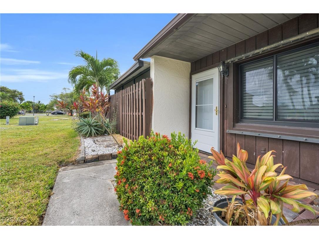 12939 Cherrydale Court Fort Myers FL 33919 2025023890 image1