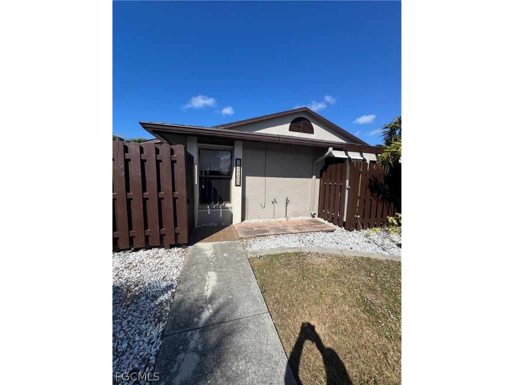 12966 Cherrydale Court Fort Myers FL 33919 2026008388 image1