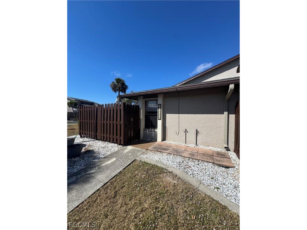 12966 Cherrydale Court Fort Myers FL 33919 2026008388 image2