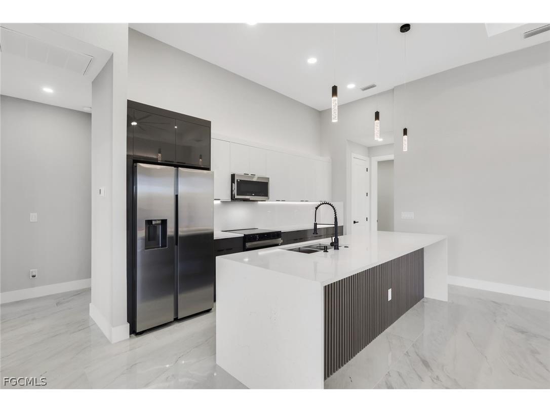 13 NW 5th Terrace Cape Coral FL 33993 2026008746 image4