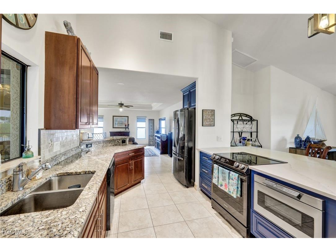 13 NW 8th Terrace Cape Coral FL 33993 2025023775 image10