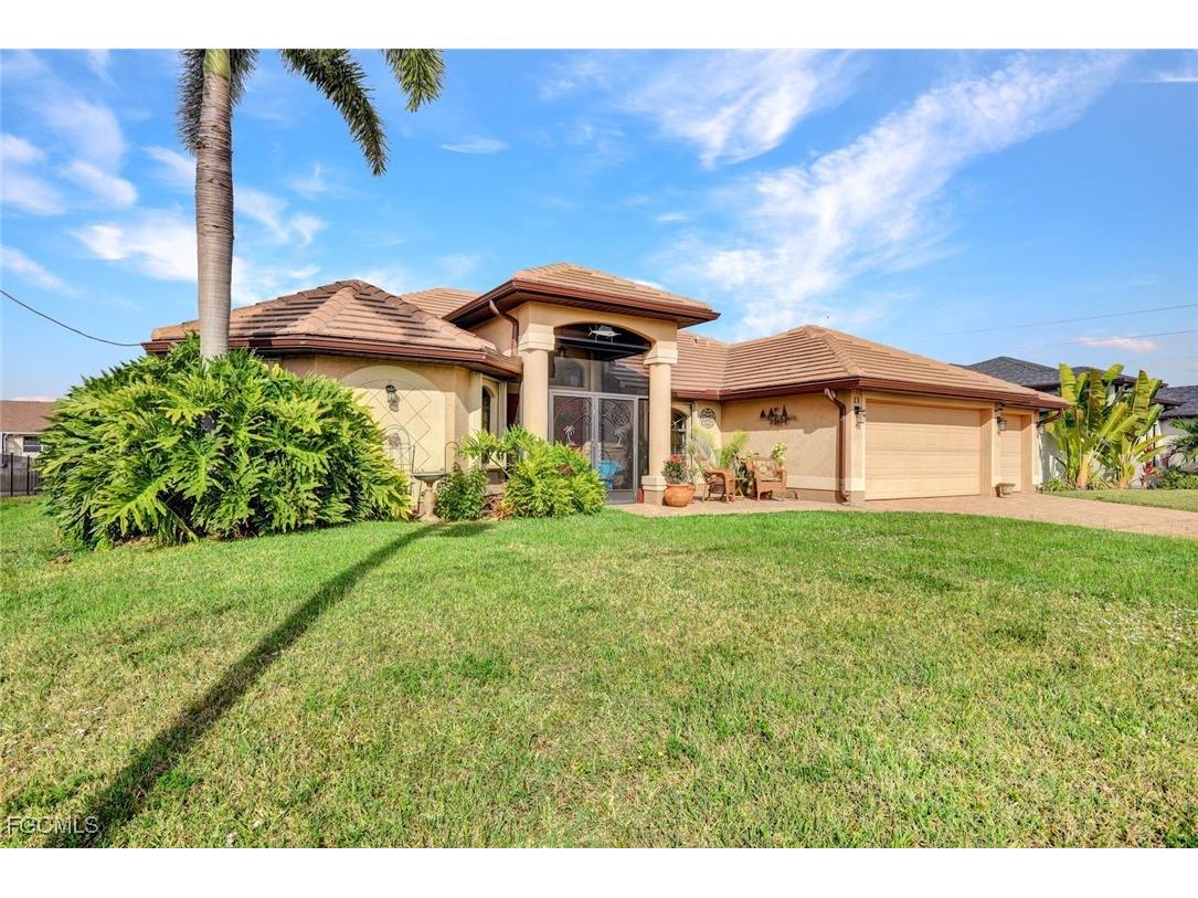 13 NW 8th Terrace Cape Coral FL 33993 2025023775 image2