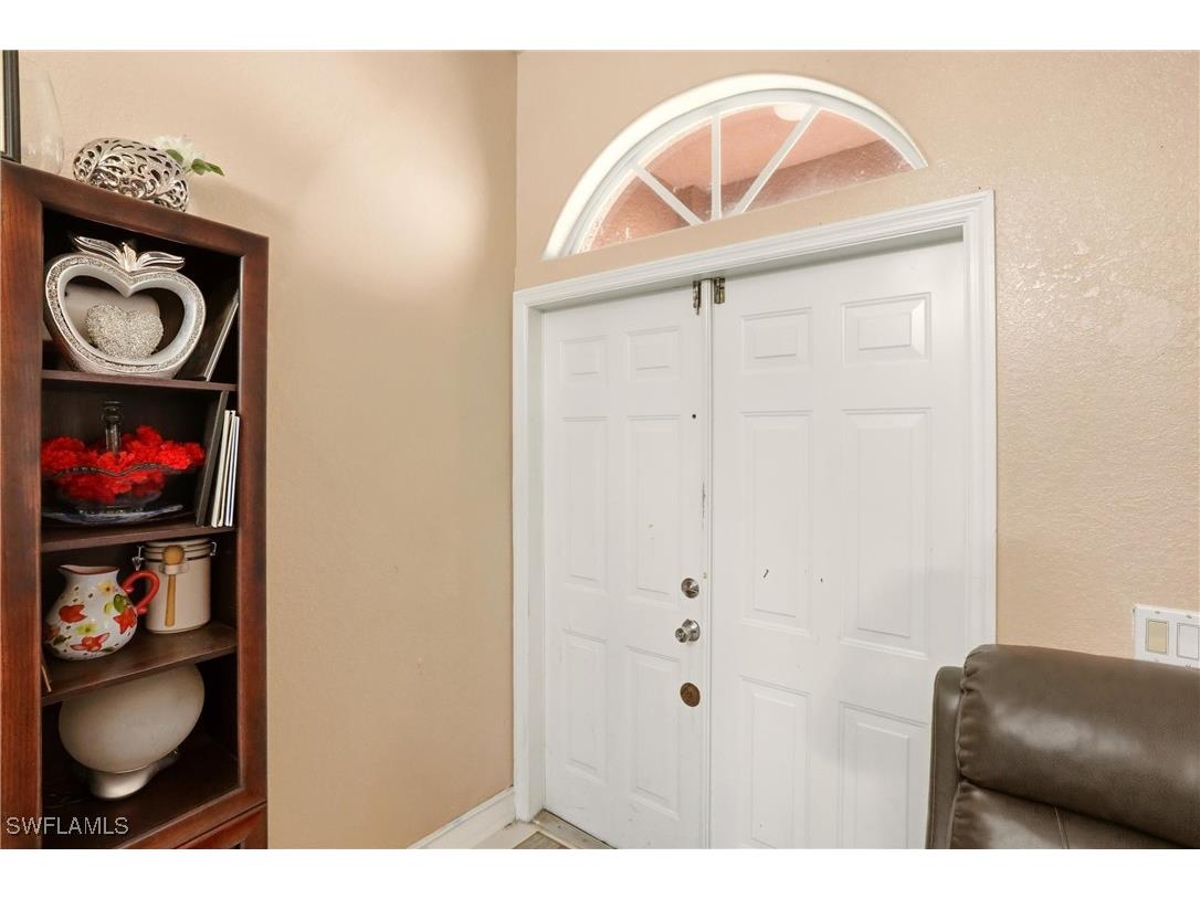 130 6th Street NE Naples FL 34120 226001381 image4