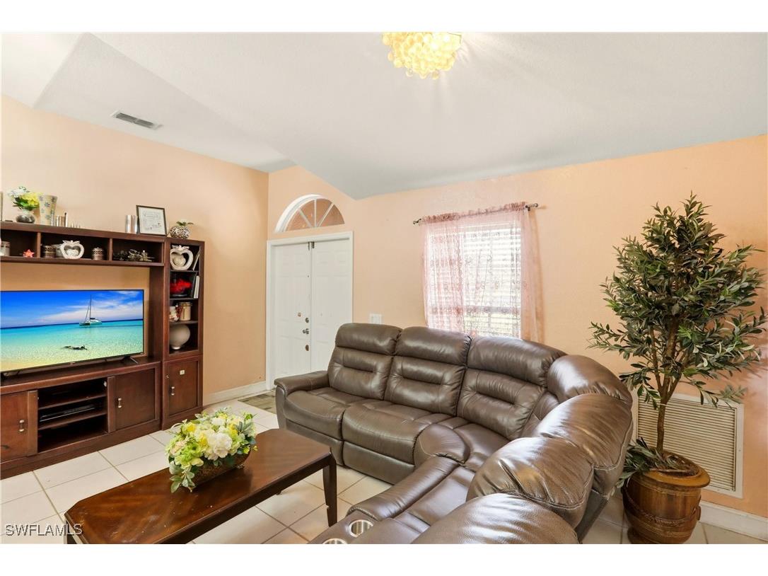 130 6th Street NE Naples FL 34120 226001381 image6