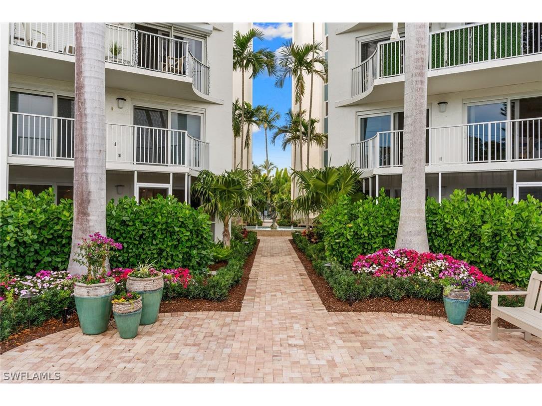 1300 Gulf Shore Boulevard N #102 Naples FL 34102 226007499 image2