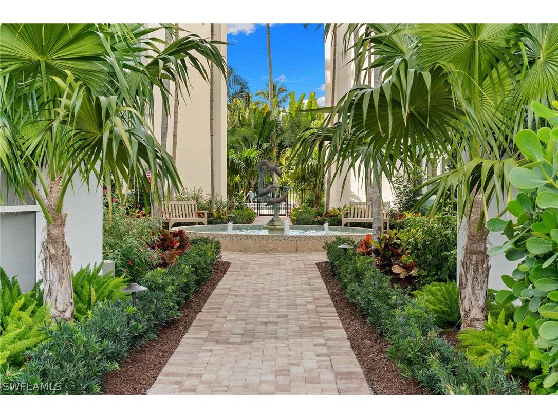 1300 Gulf Shore Boulevard N #102 Naples FL 34102 226007499 image3