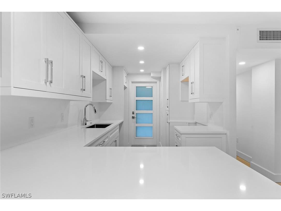 1300 Gulf Shore Boulevard N #102 Naples FL 34102 226007499 image5