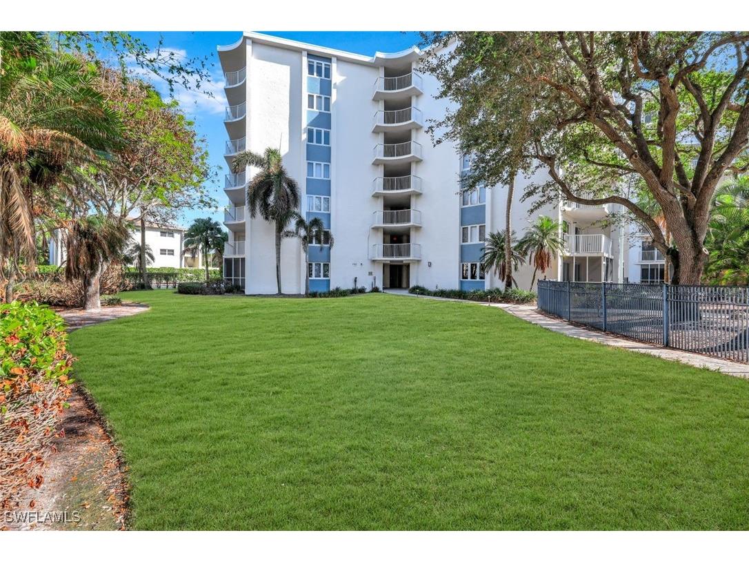 1300 Gulf Shore Boulevard N #407 Naples FL 34102 225082409 image19