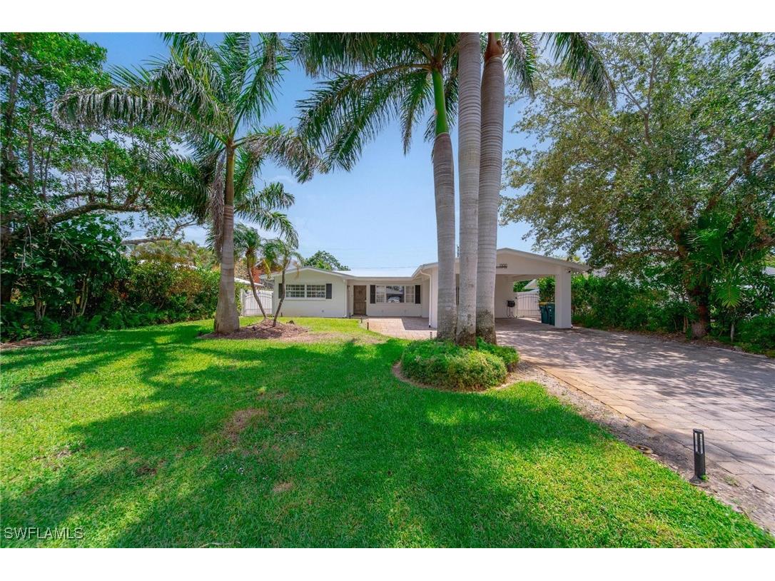 1300 Hilltop Drive Naples FL 34103 225047310 image3