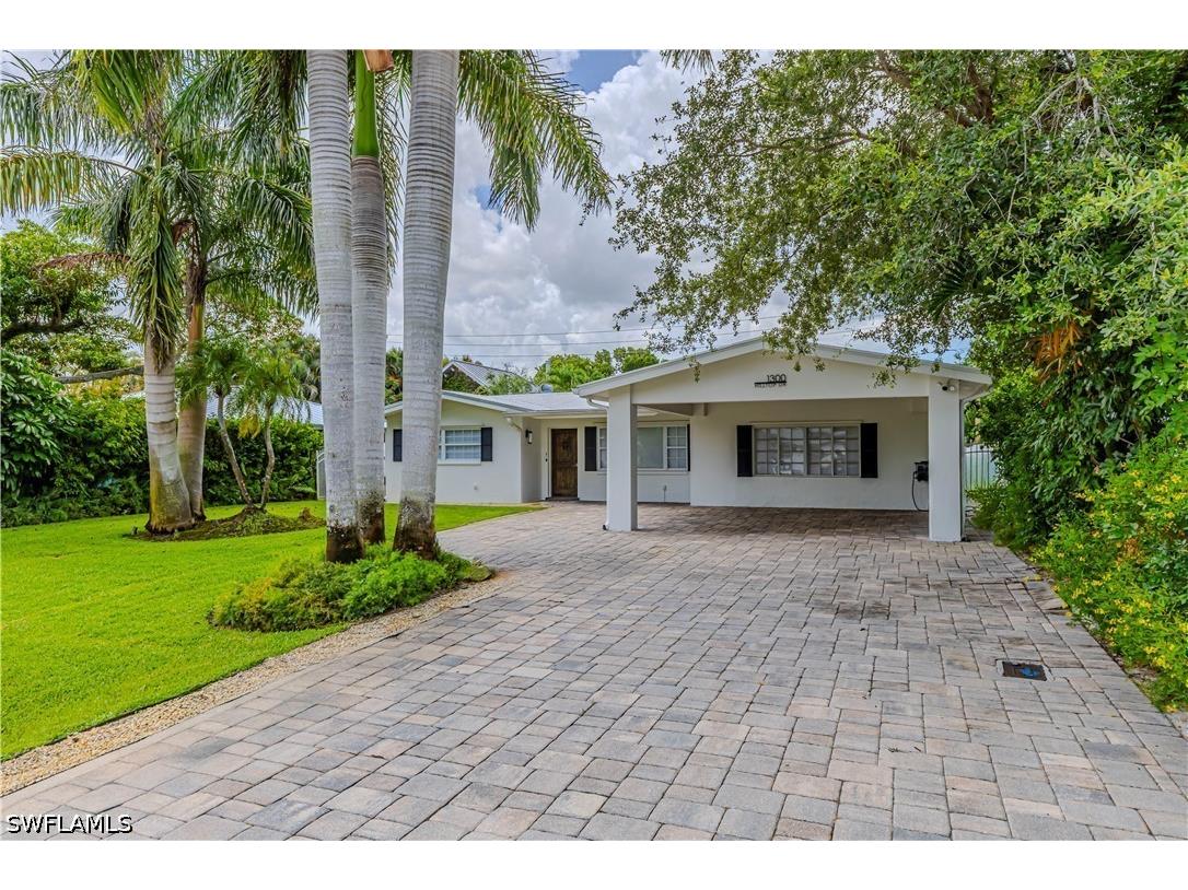 1300 Hilltop Drive Naples FL 34103 226024560 image2