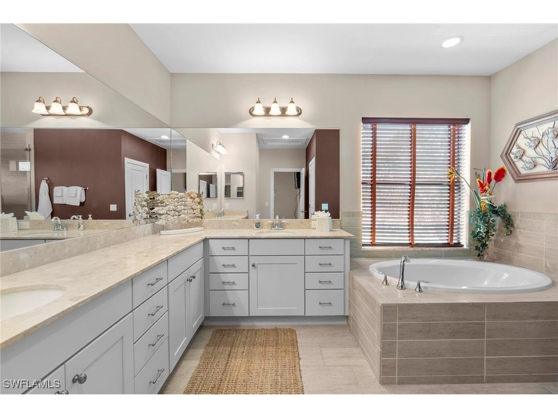 1300 Kendari Terrace Naples FL 34113 225074795 image19