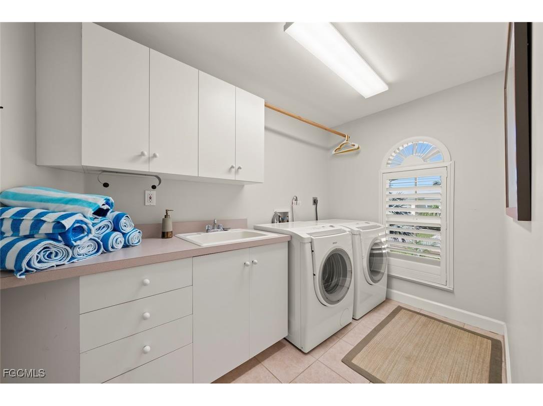 1300 Par View Drive Sanibel FL 33957 2025016441 image35