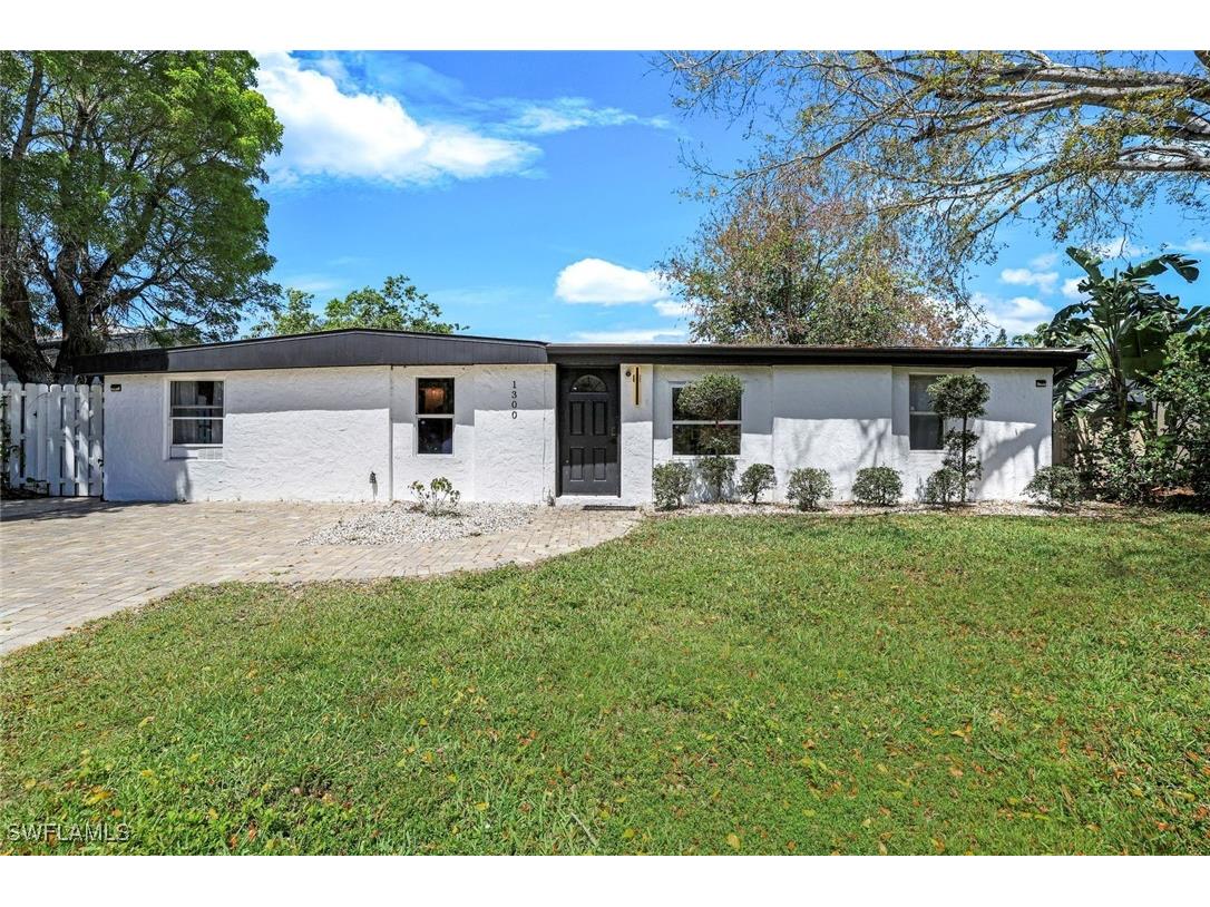 1300 Pine Street Naples FL 34104 225046866 image1