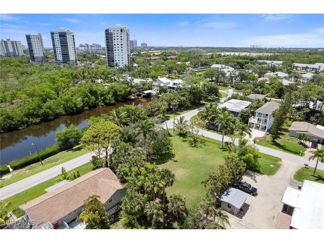 1300 Venetian Way Naples FL 34110 225071444 image18