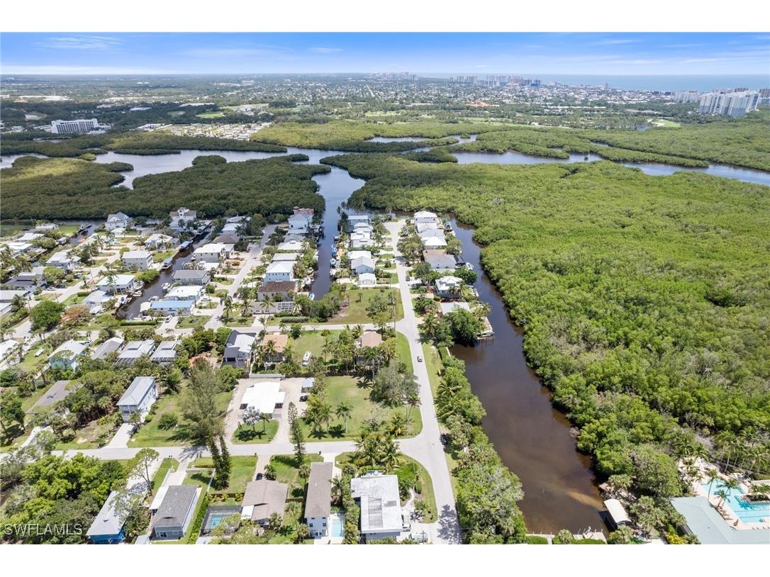 1300 Venetian Way Naples FL 34110 225071444 image2