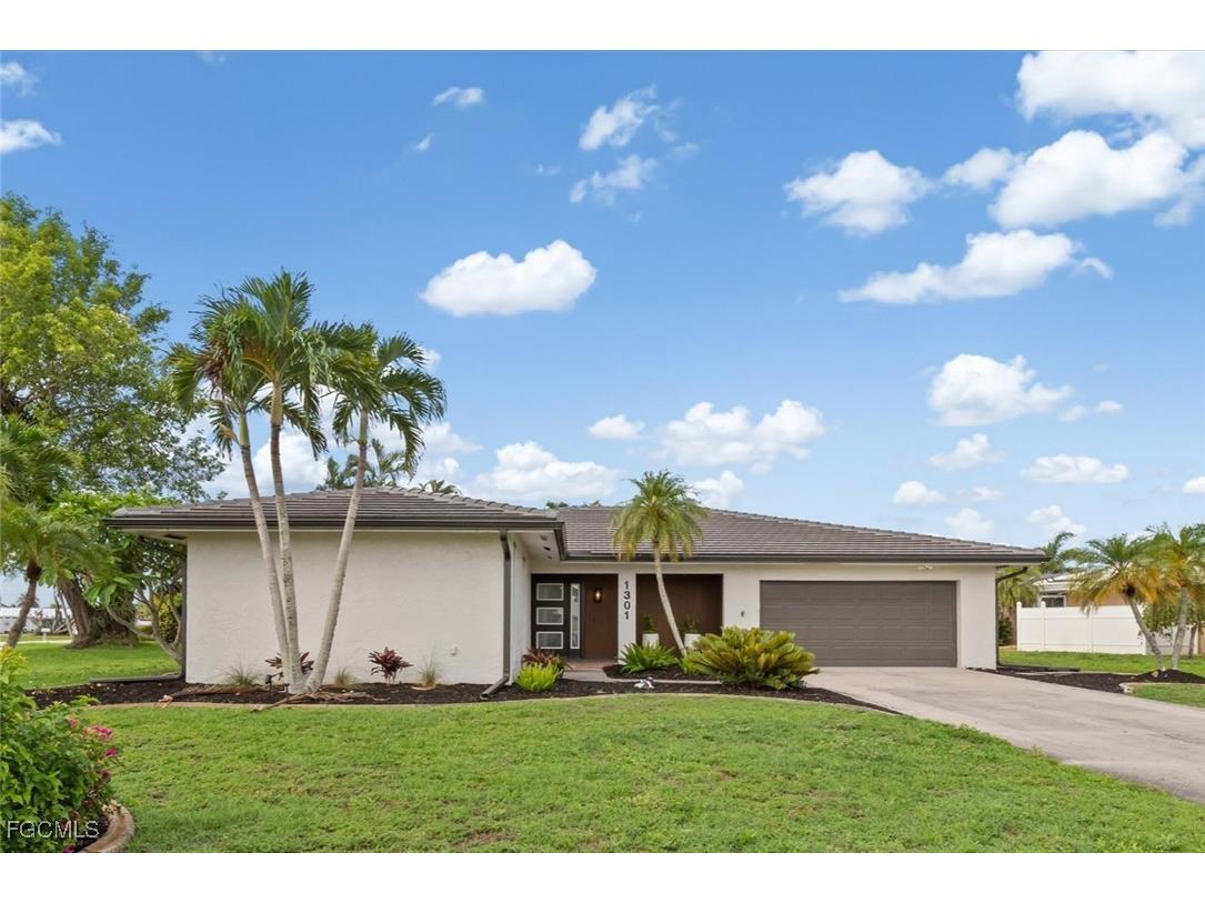 1301 Appian Drive Punta Gorda FL 33950 2025011613 image1