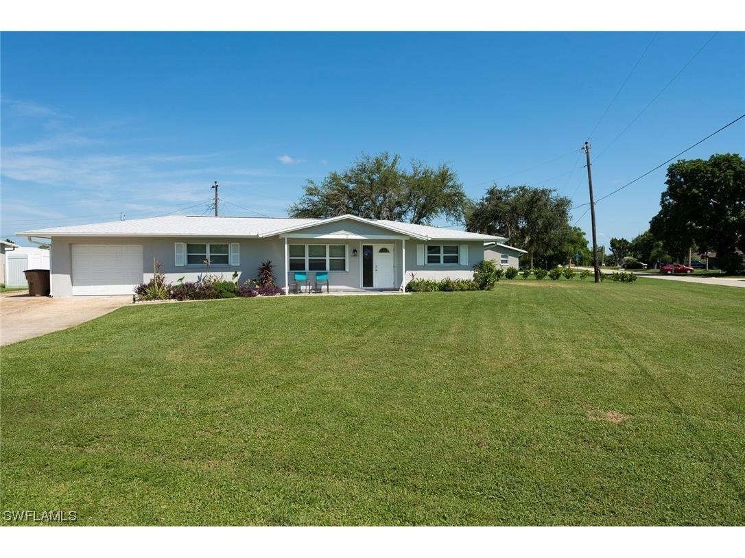 1301 Ellendale Circle Lehigh Acres FL 33936 223063237 image1