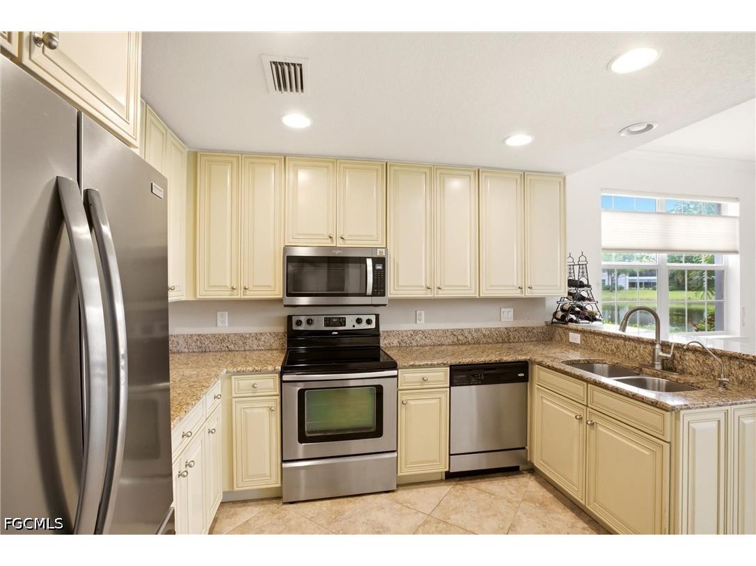 13010 Pebblebrook Point Circle #101 Fort Myers FL 33905 2026017427 image6