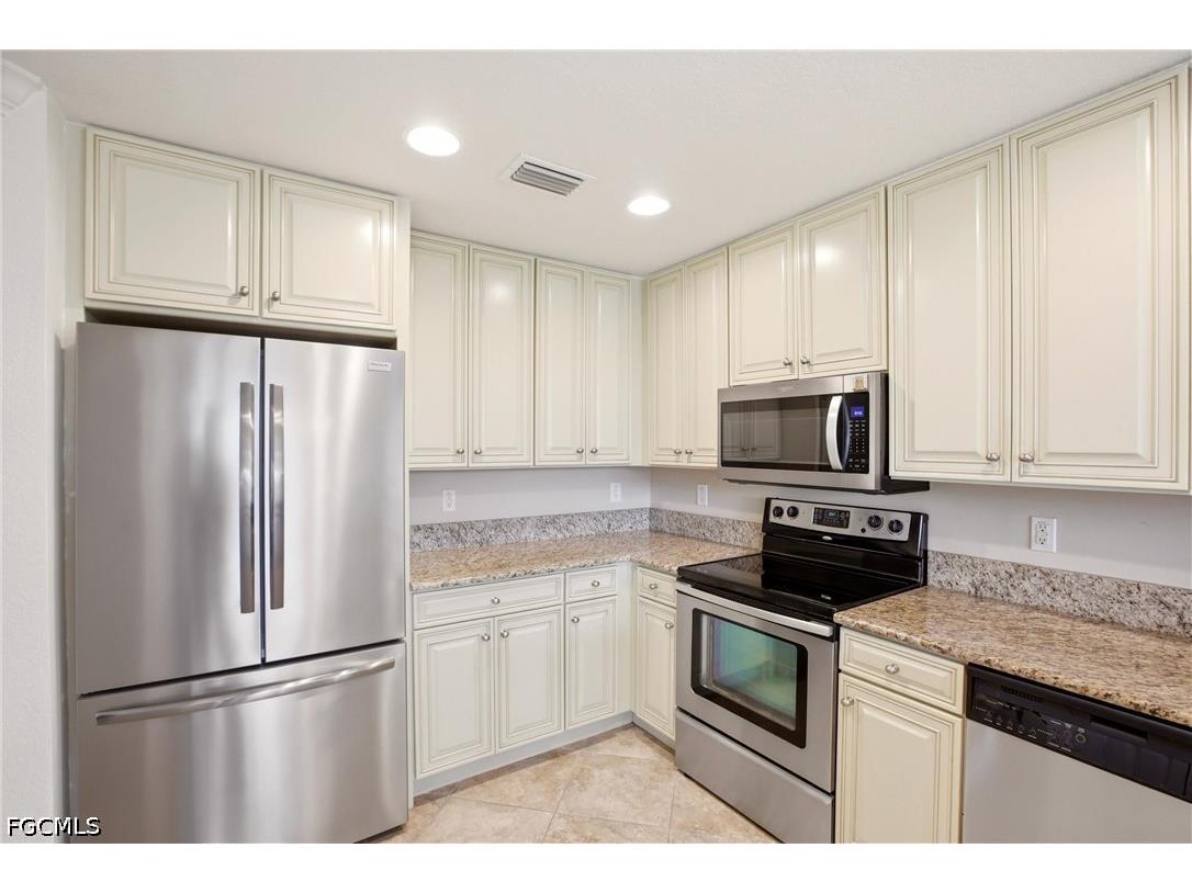 13010 Pebblebrook Point Circle #101 Fort Myers FL 33905 2026017427 image7