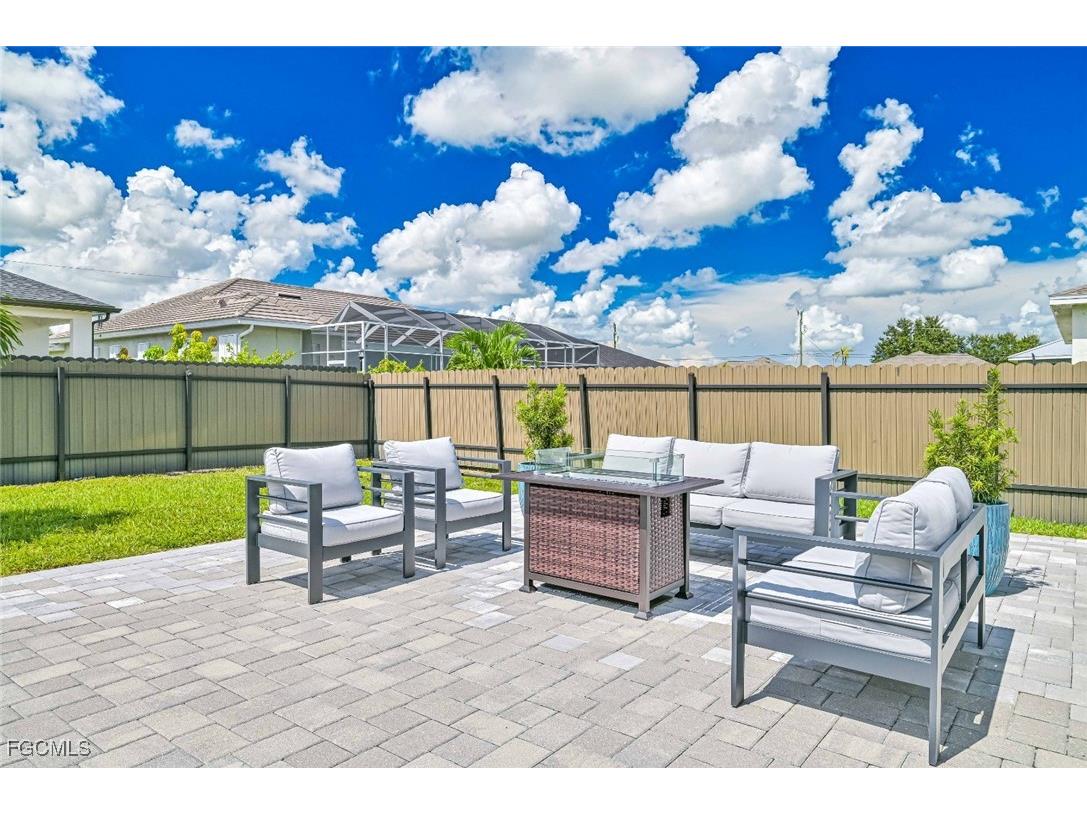 1302 Embers Parkway W Cape Coral FL 33993 2025021768 image35