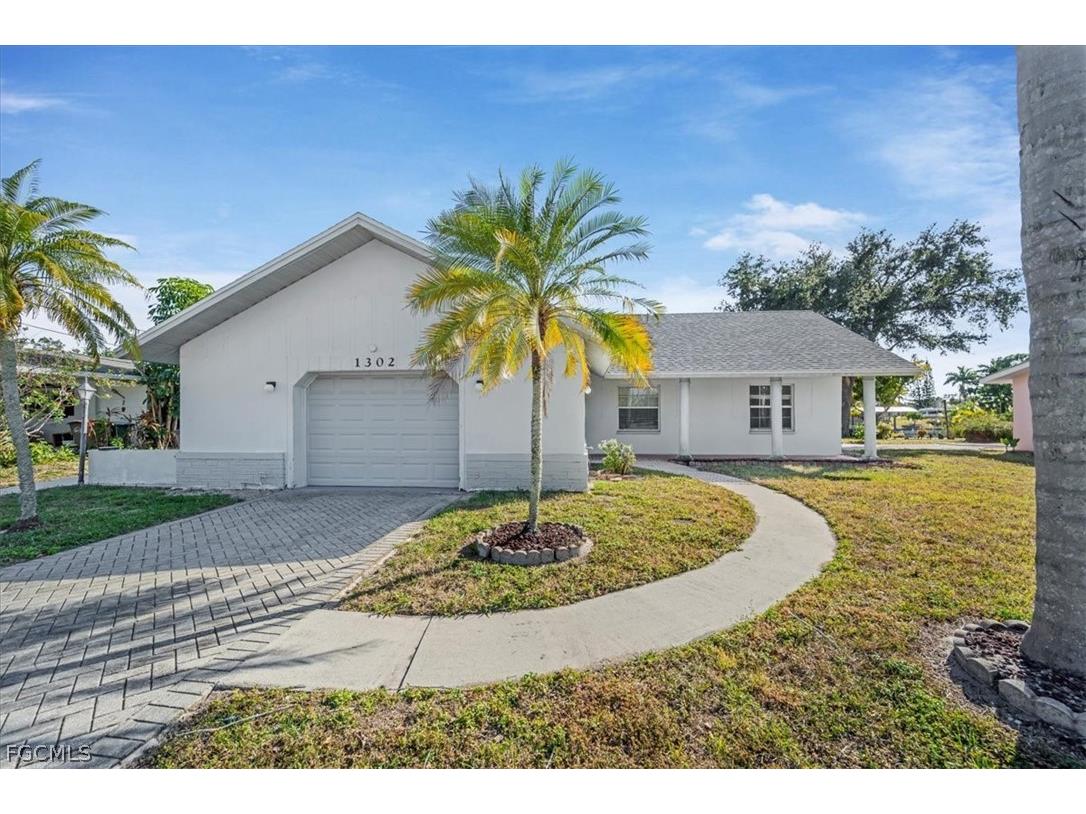 1302 NE 4th Terrace Cape Coral FL 33909 2025025823 image1