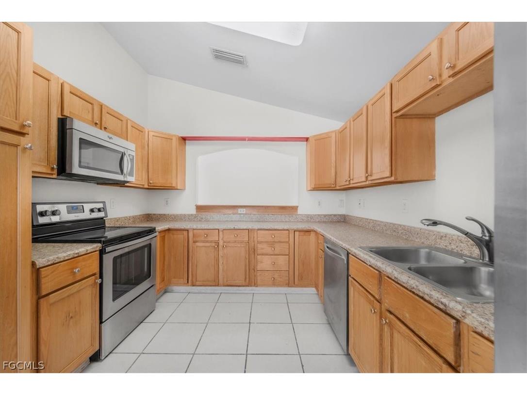 1302 NE 4th Terrace Cape Coral FL 33909 2025025823 image9