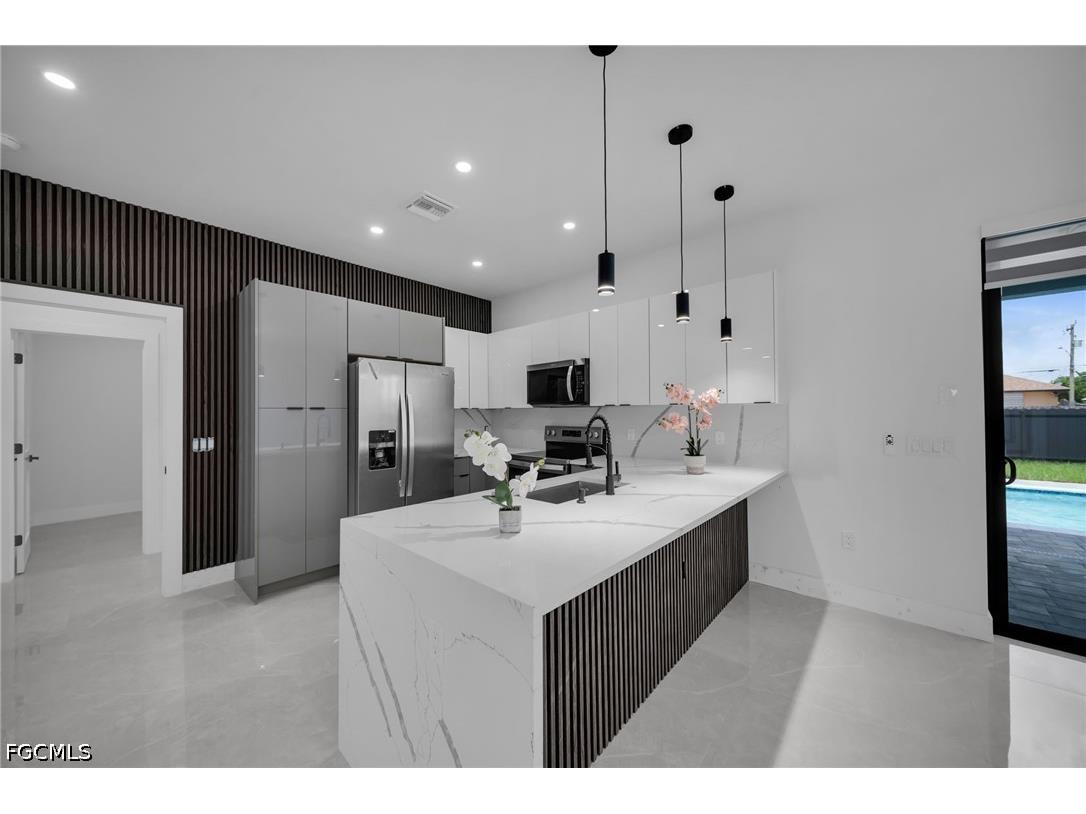 1302 NE Juanita Place Cape Coral FL 33909 2026029258 image10
