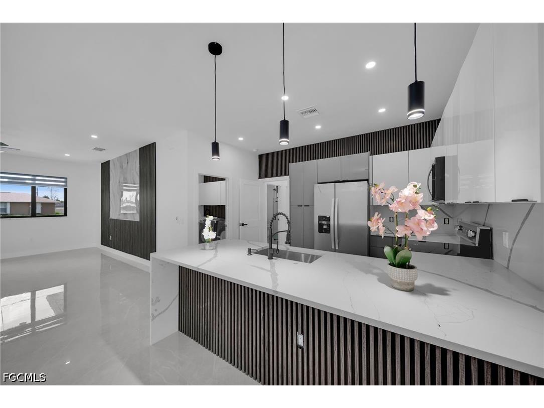 1302 NE Juanita Place Cape Coral FL 33909 2026029258 image8