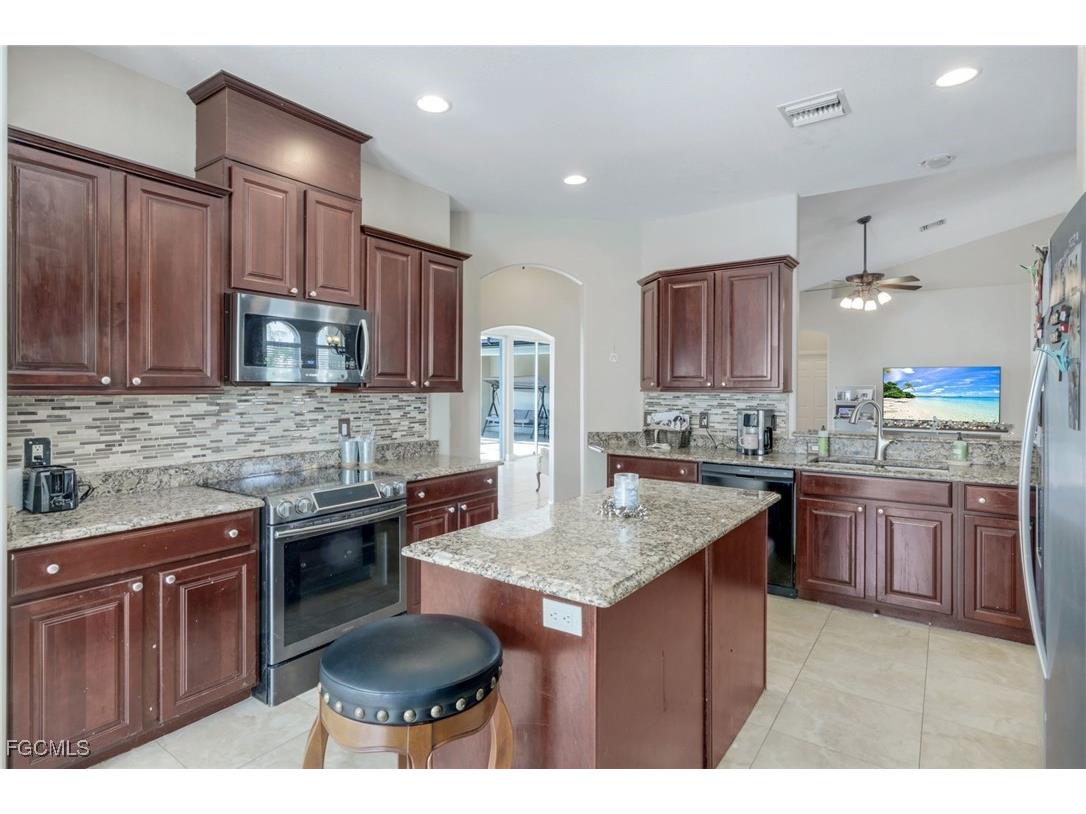 1302 SW 20th Street Cape Coral FL 33991 2025022701 image15