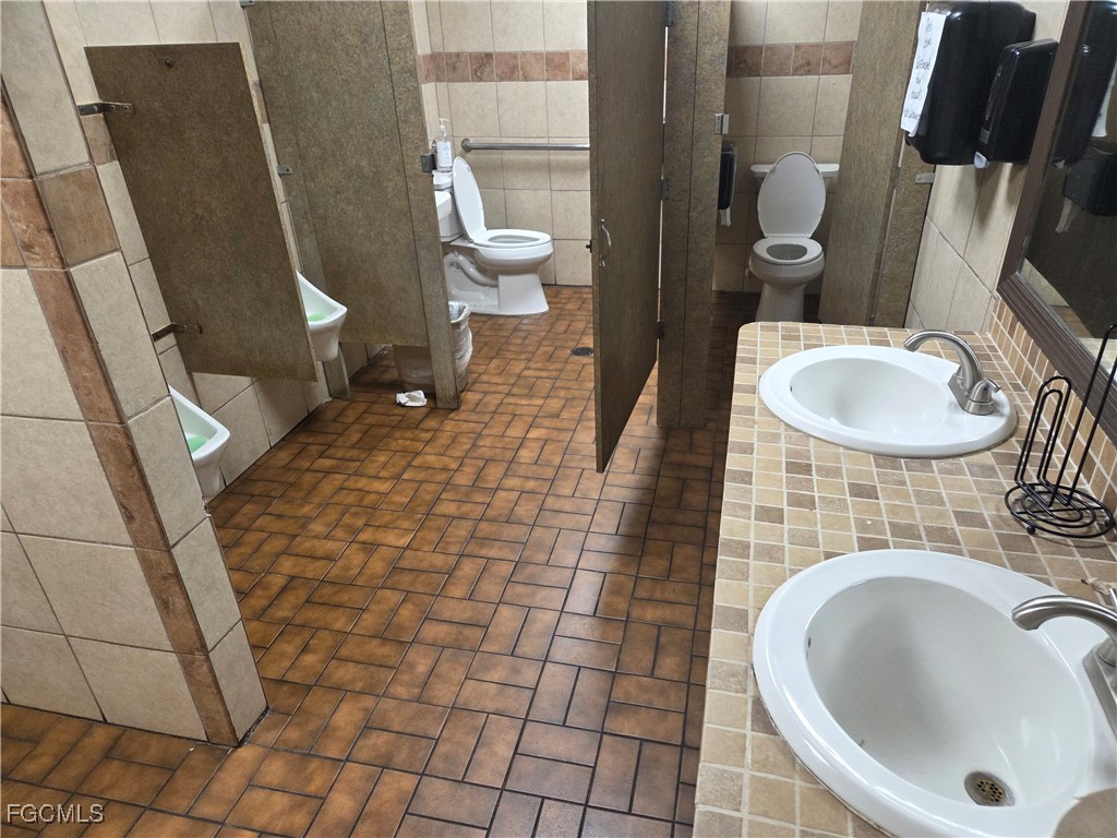 1303 Del Prado Boulevard S Cape Coral FL 33990 2025002223 image11