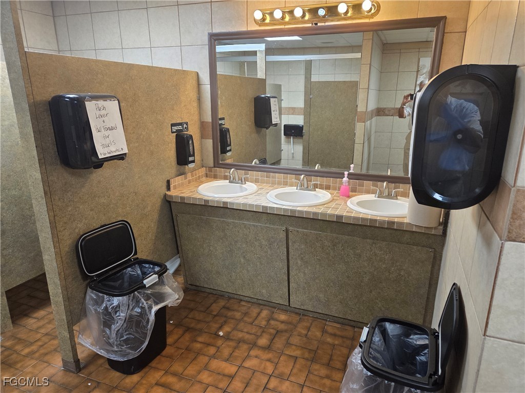 1303 Del Prado Boulevard S Cape Coral FL 33990 2025002223 image12