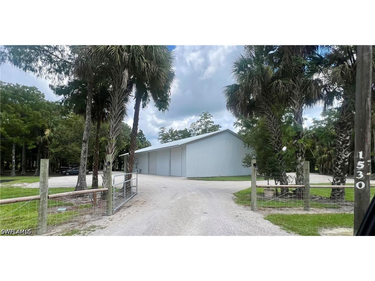 1303 Shady Lane Naples FL 34120 226018593 image2