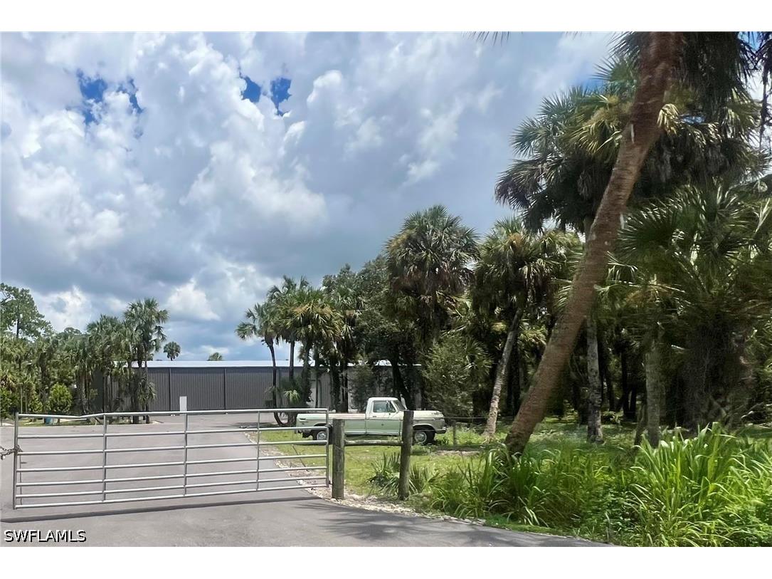 1303 Shady Lane Naples FL 34120 226018593 image4