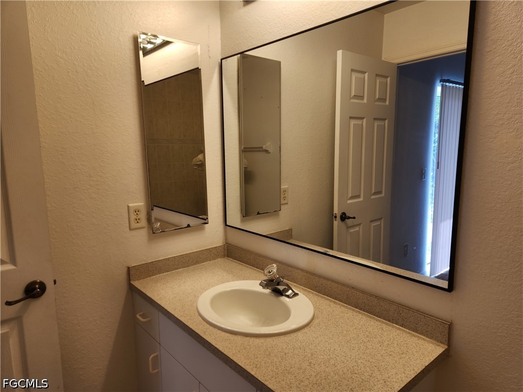 1305 SE 8th Avenue Cape Coral FL 33990 2026028667 image7