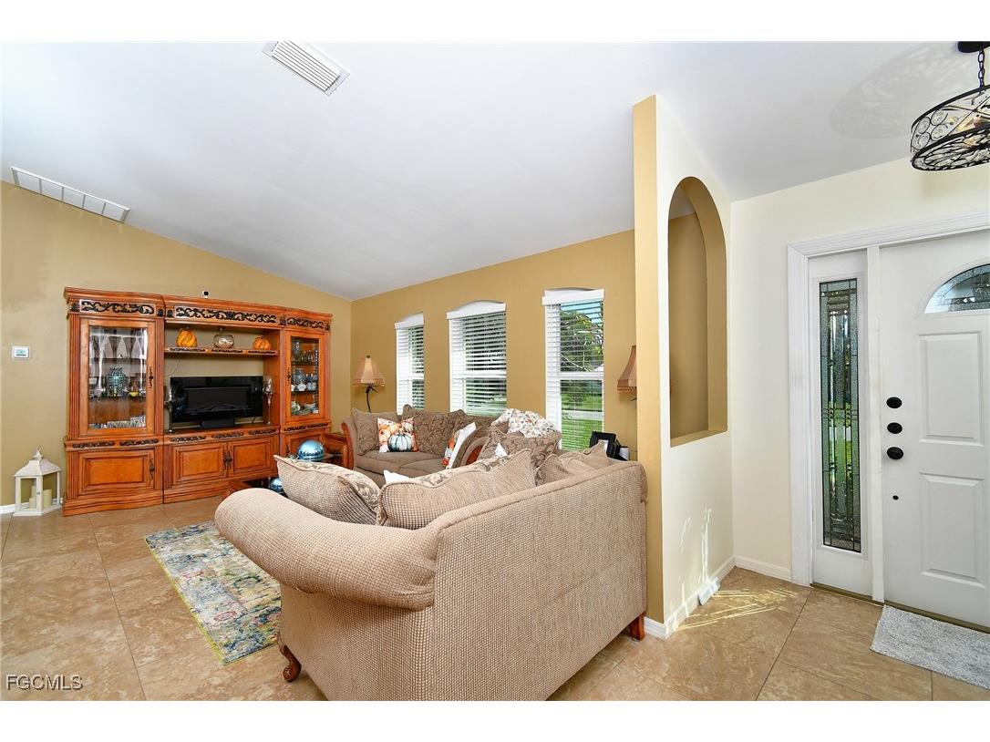 1306 SW 4th Place Cape Coral FL 33991 2025015204 image10