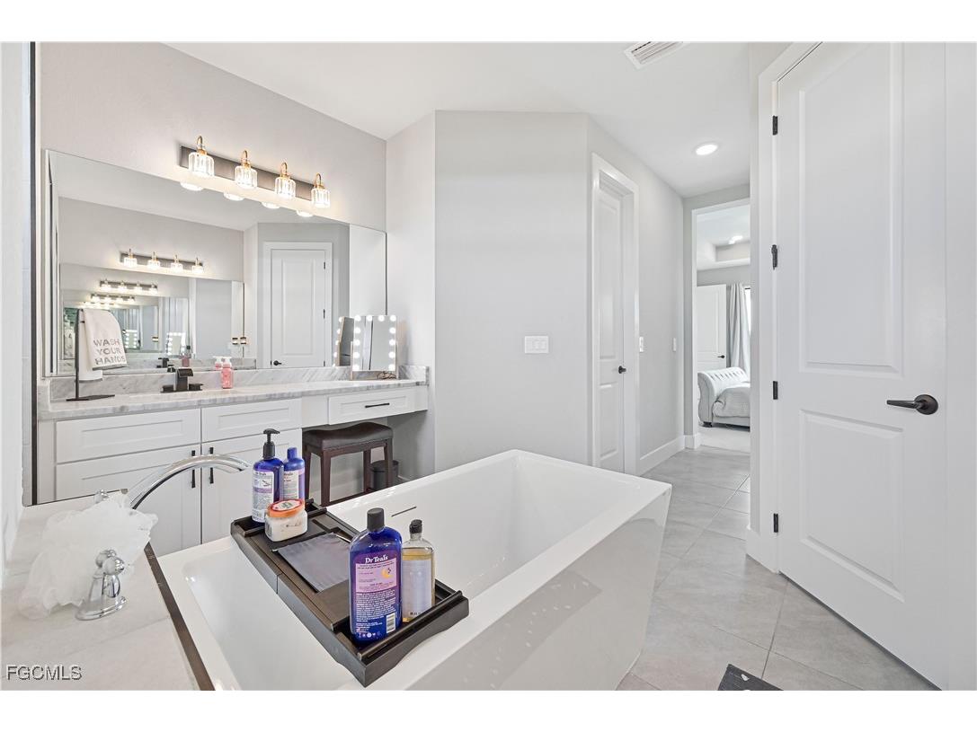 1308 SW 4th Lane Cape Coral FL 33991 2025020886 image21