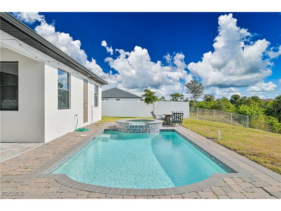 1308 SW 4th Lane Cape Coral FL 33991 2025020886 image33