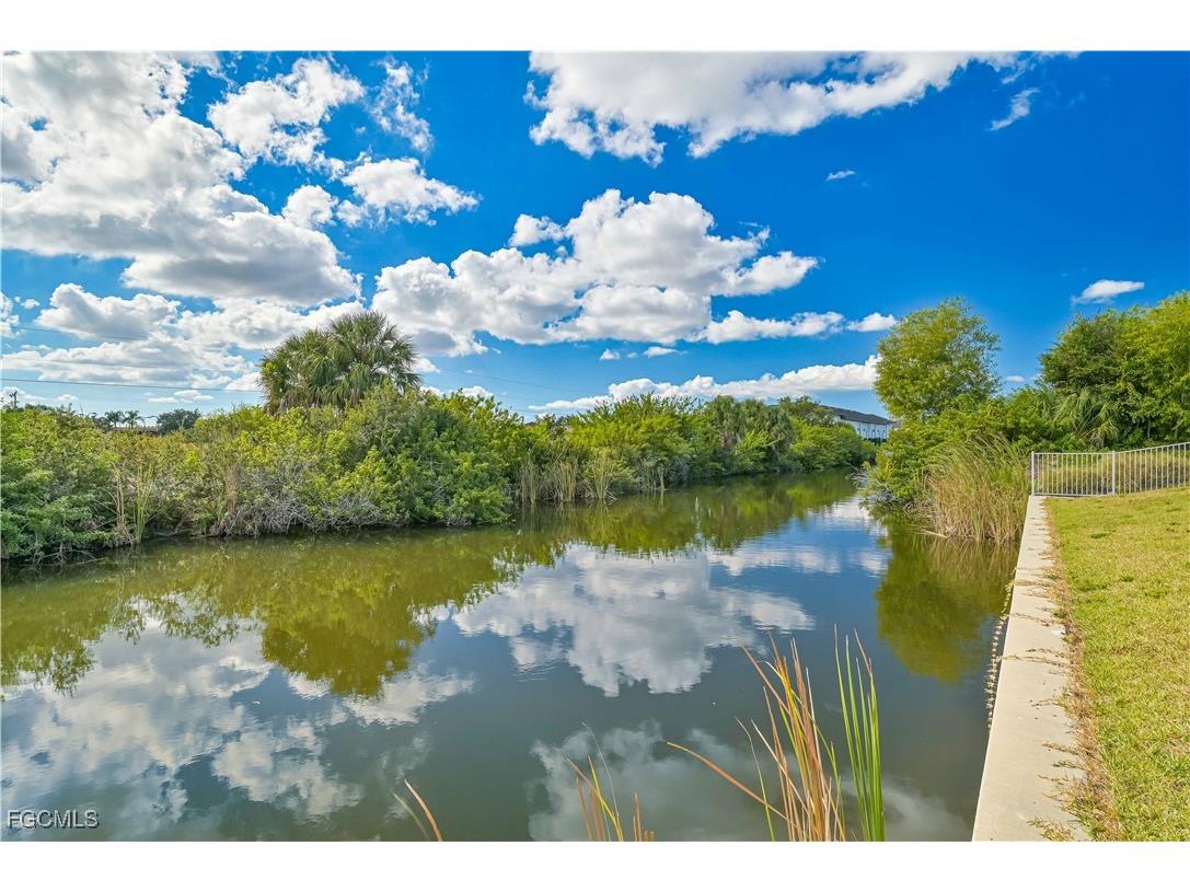 1308 SW 4th Lane Cape Coral FL 33991 2025020886 image38