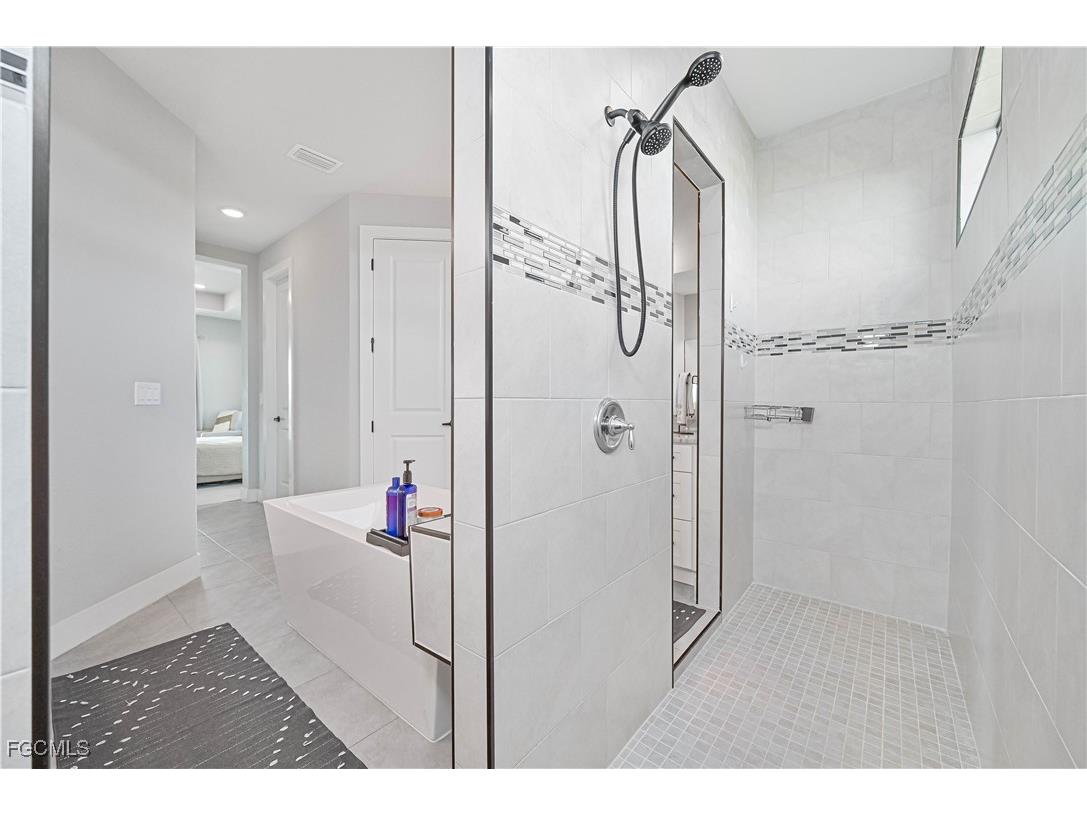 1308 SW 4th Lane Cape Coral FL 33991 2025020886 image7