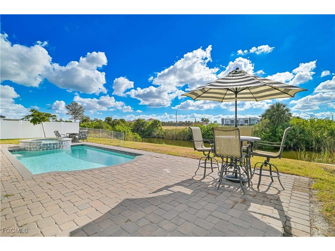 1308 SW 4th Lane Cape Coral FL 33991 2025020886 image8