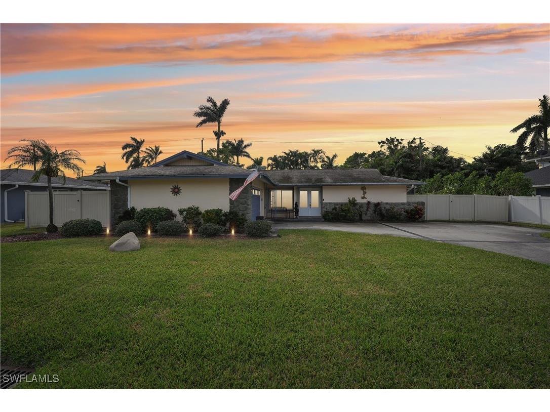 1308 Walden Drive Fort Myers FL 33901 224097431 image1