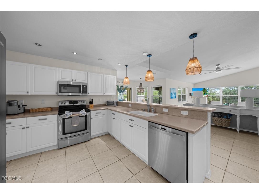 1309 SE 10th Terrace Cape Coral FL 33990 2025005539 image17