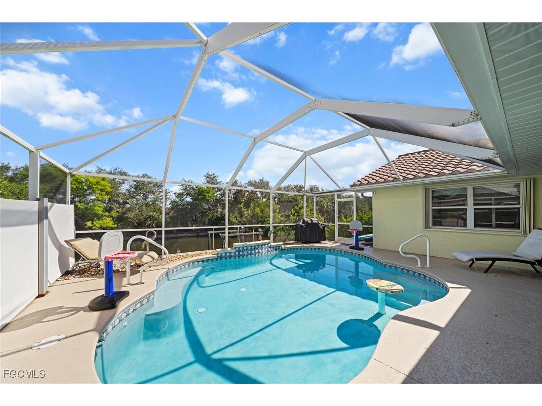 1309 SE 10th Terrace Cape Coral FL 33990 2025005539 image2