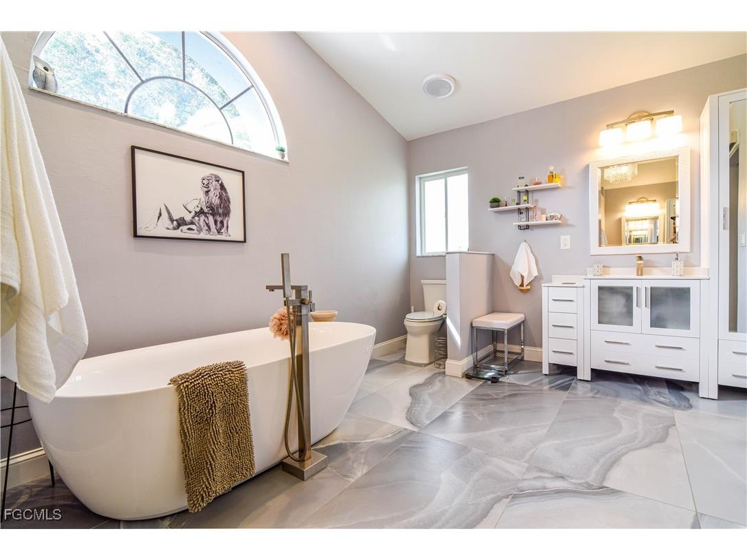 13091 Orange River Boulevard Fort Myers FL 33905 2025017432 image28